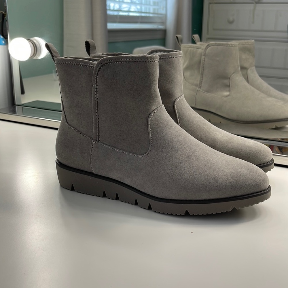 Never worn Kelly and Katie gray faux suede boots with fur lining.